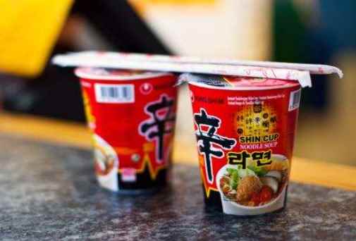 高铁上可以吃泡面吗(尽量不要在高铁上吃泡面)