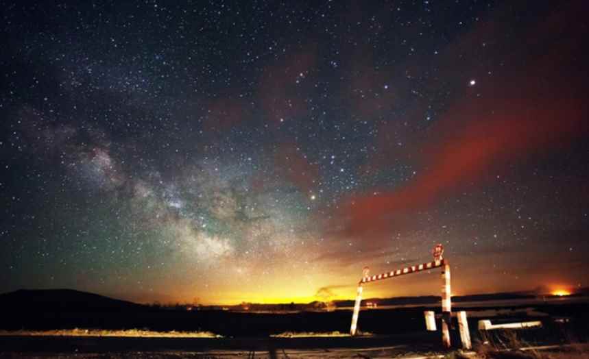 星星是恒星还是行星(星星指的是肉眼可见的宇宙中的天体)