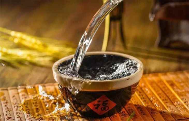 100毫升是几两(江小白100ml是几两)