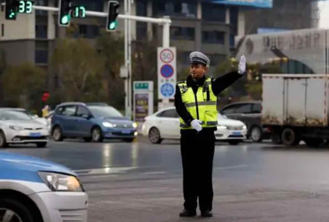 交警几号上班(公安机关录用人民警察体检项目和标准)