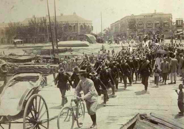 1900年是闰年吗(公元年数可被400整除为闰年,但是整百(个位和十位均为0)的)