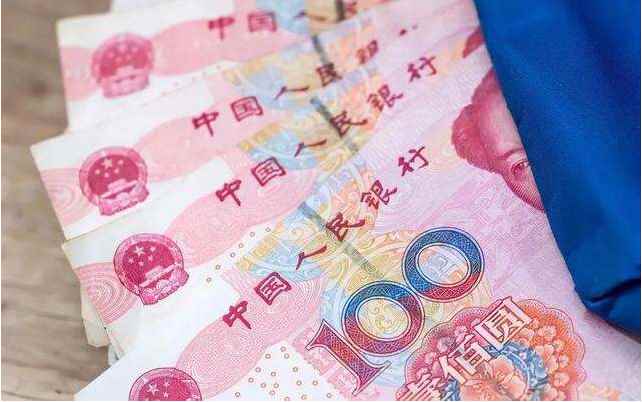 人民币1万元有多重(一万元人民币有100张百元大钞)