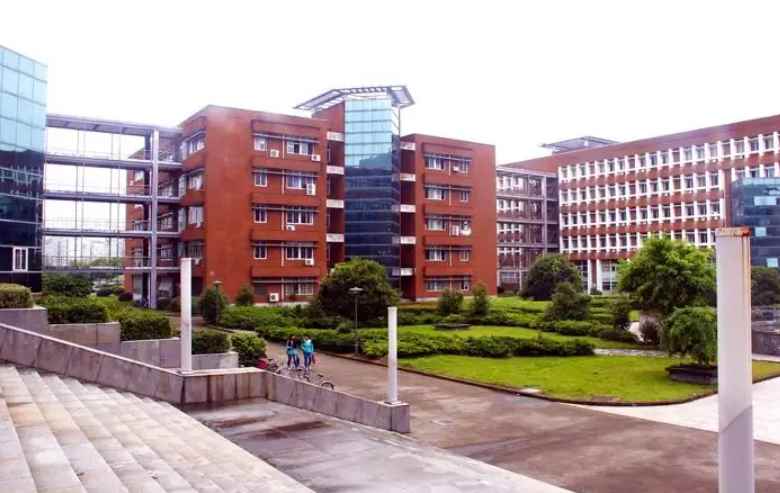 学校最怕什么举报电话(中国教育部投诉电话可以拨打114查询)