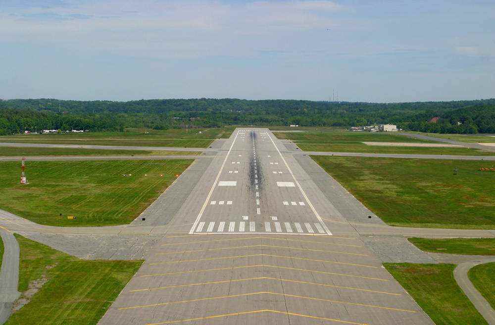 飞机跑道一般多长(飞机场一般跑道长度1800米以上)