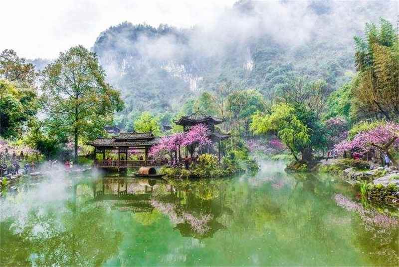 桃花洞(桃匾桃拼音binto匾桃的解释)