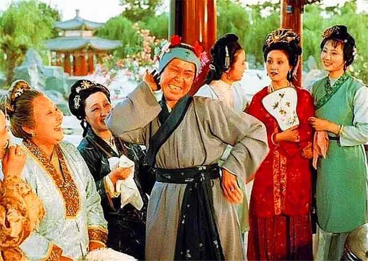 刘姥姥是谁(红楼梦中刘姥姥的人物形象坦率纯真)