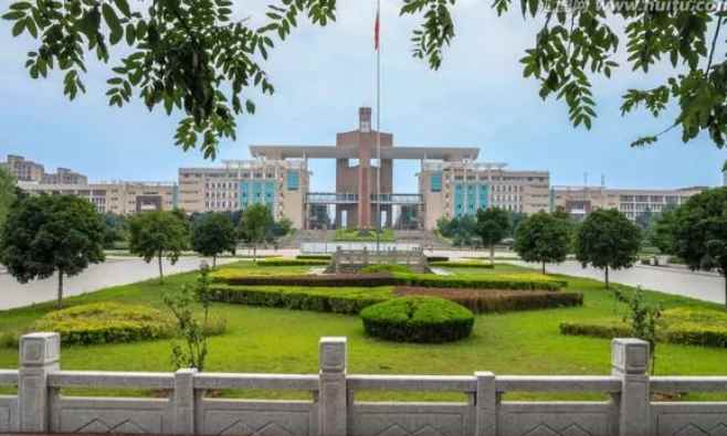 西安政法大学是985还是211学校(西安美术学院工艺系设计图案)