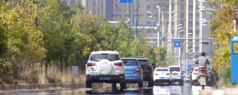 公路上的空气热浪原理(公路上的空气热浪原理是太阳光)