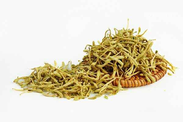 金银花泡水2.jpg 清热茶有哪些
