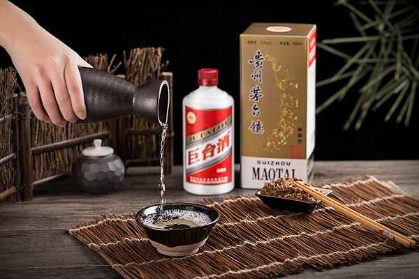 摄图网_500488665_中国白酒贵州茅台【媒体用图】(仅限媒体用图使用,不可用于商业用途)(企业商用).jpg 什么东西解酒最快(酒后喝一杯蜂蜜水或者吃几口蜂蜜是不错的选择)