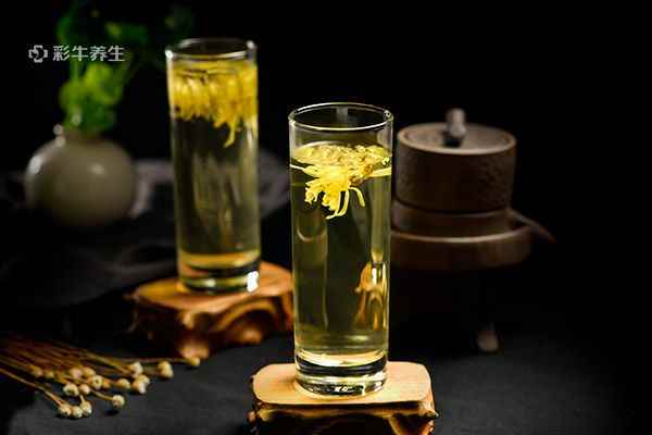 喝菊花茶1.jpg 什么茶生津
