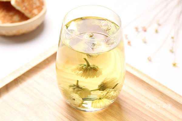 菊花茶2 (2).jpg 柠檬和菊花能泡在一起吗