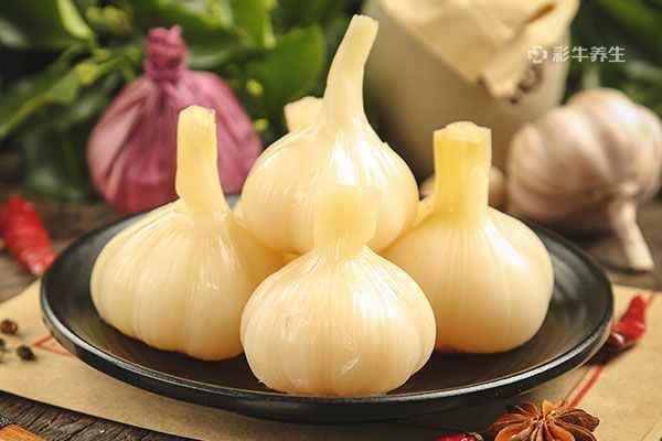 蜂蜜泡大蒜2.jpg 大蒜泡白酒有什么功能