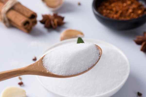 摄图网_501074617_洁白的食盐(企业商用).jpg 甲状腺结节饮食注意什么(甲状腺结节在饮食上要注意避免辛辣刺激性的食物)