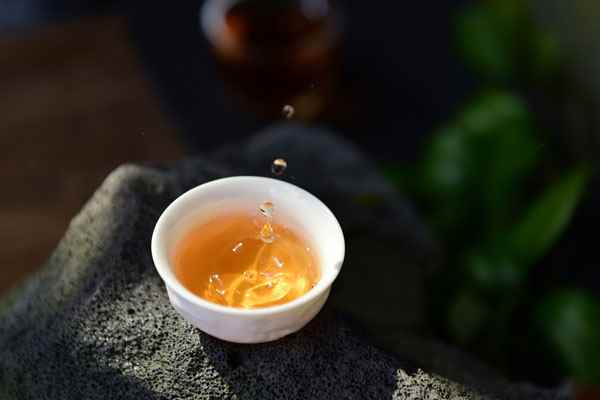 摄图网_500583606_banner_一杯茶(企业商用).jpg 茵陈茶的功效与作用