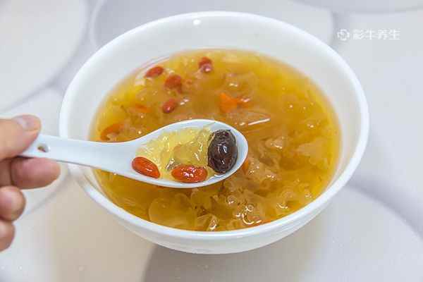 银耳红枣枸杞汤1.jpg 银耳红枣枸杞汤的功效与作用