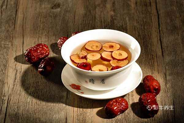 红枣泡水1.jpg 喝什么茶可以丰胸