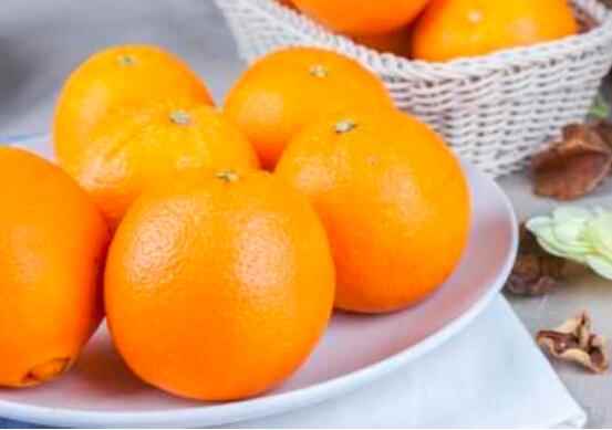吃橙子对皮肤有好处吗(橙子吃多了皮肤会变黄吗)