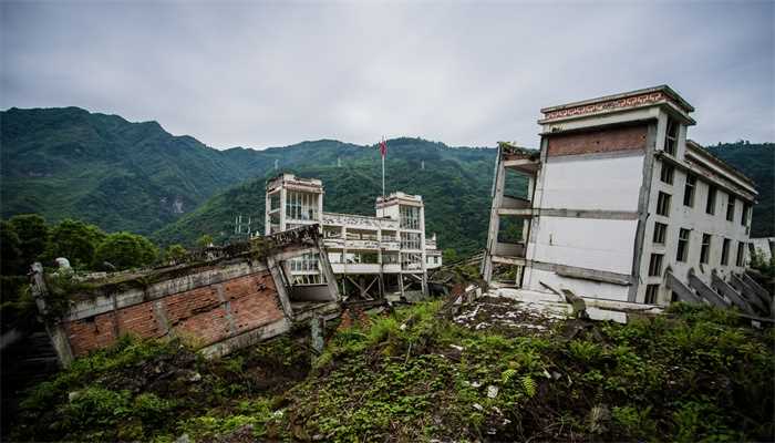 梦见地震海啸