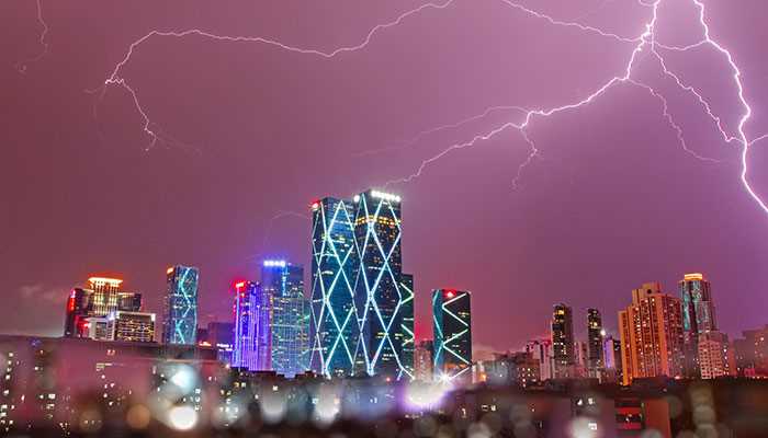 梦见被雷劈死