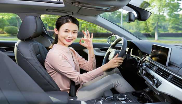 女人梦到开别人车预示个性优点