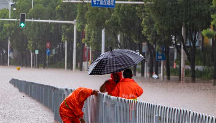 梦见别人掉水里了是什么意思(青年人梦见别人掉水里被救起)