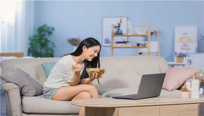梦见自己吃东西很香是吉兆
