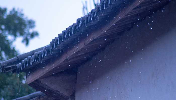 梦见房子光冒烟没有火什么意思(出行的人梦见房子光冒烟没有火)