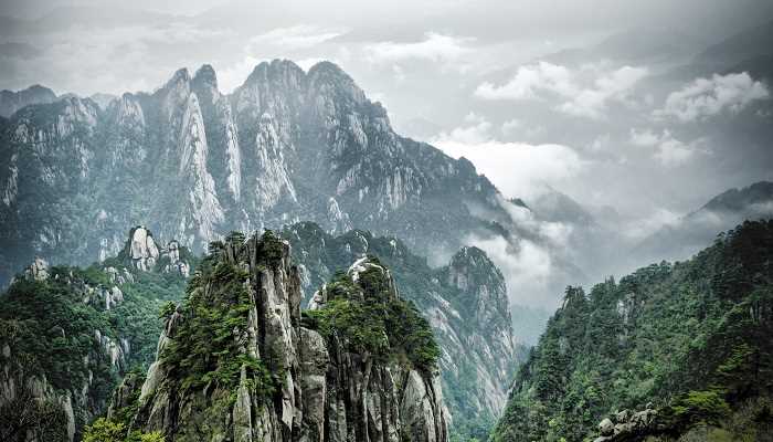 梦见自己爬山