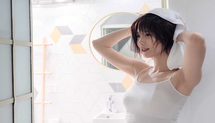 梦见自己一头短发