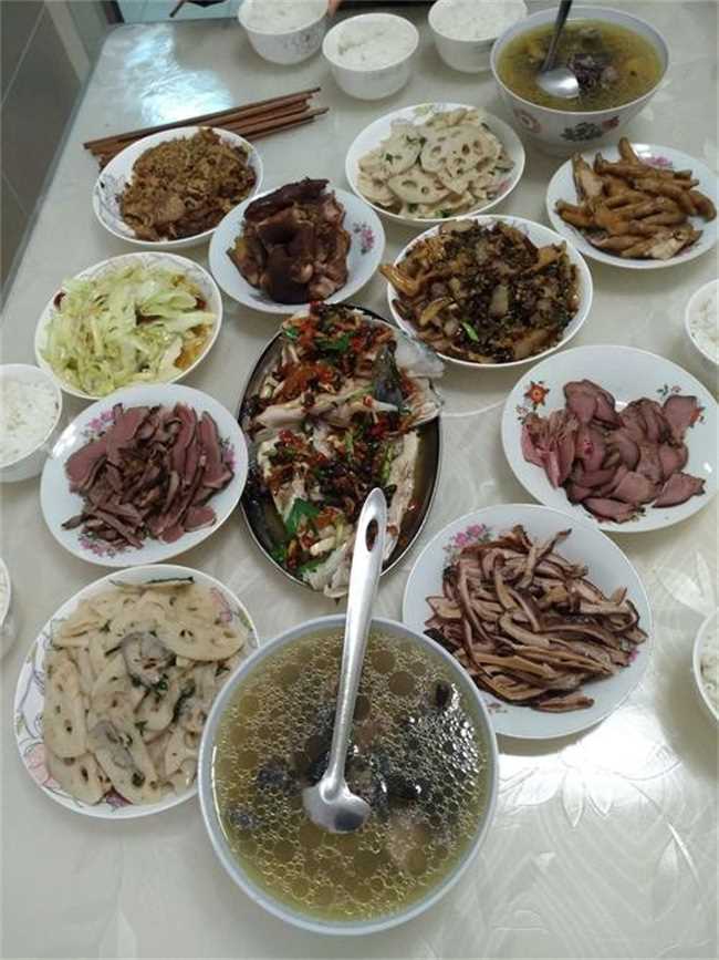入宅饭一定要在家里吃吗(搬家当天一定要在家里吃饭吗)
