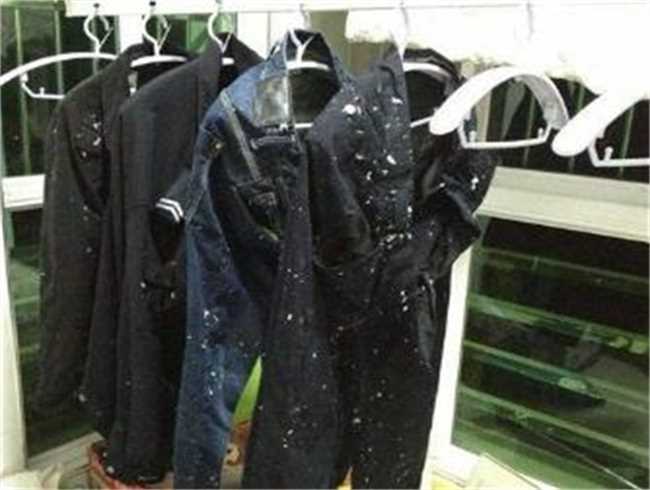 洗衣服时不小心把纸巾一起洗了怎么去除碎纸屑
