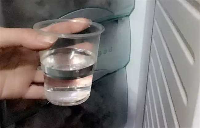 烧开的水可以放冰箱冷冻吗(热开水可以放冰箱冷冻吗)