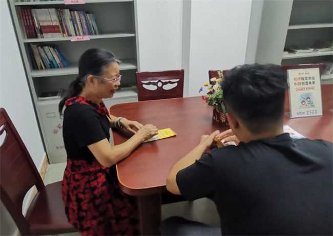 我想找个心理医生谈心免费哪里有(心理医生免费咨询哪里有)
