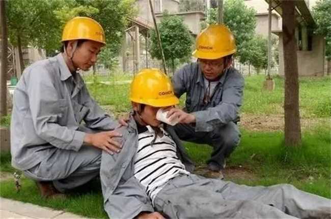 每年死于热射病的人有多少(全国每年有多少人死于中暑)