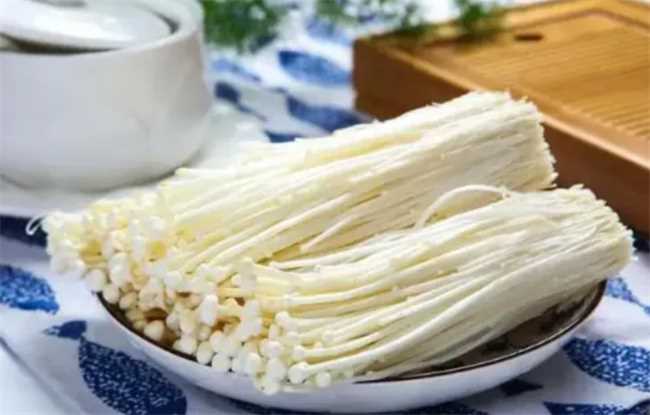 怎么看金针菇有没有甲醛(如何辨别金针菇有没有甲醛判断)