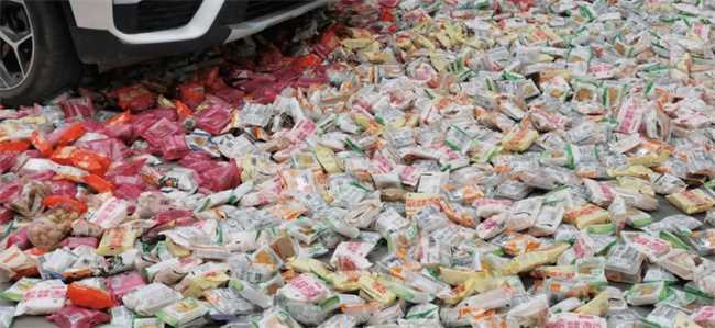 为什么有人回收月饼(为什么要回收月饼难道来年再继续卖这样的月饼吗)