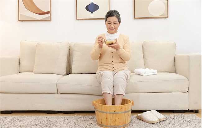 怎么样泡脚更健康(如何泡脚更健康)