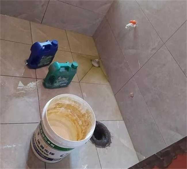 卫生间漏水不砸砖怎么处理(卫生间漏水免砸砖修复现)