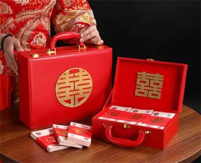 女方结婚压箱子一般多少钱(结婚压箱钱金额是多少女方)
