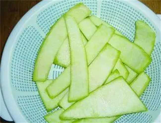 西瓜皮敷脸的功效与作用是什么