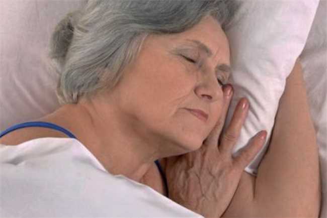 睡眠少了可能是你年纪大了吗(年纪大了睡眠会越来越少吗)