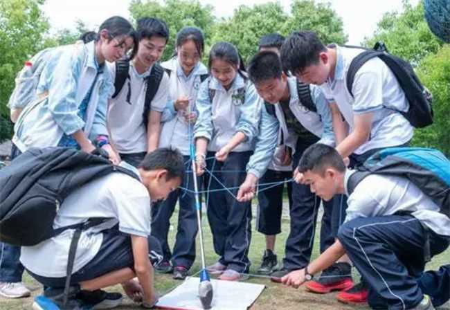 中考完假期提前补高中好吗(中考结束后学生需要提前补高一课程吗)