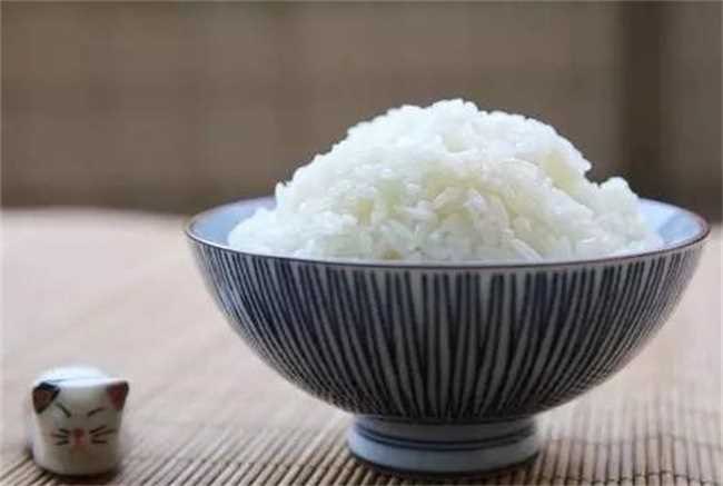 煮饭用冷水还是热水你知道吗(煮饭到底是用热水还是冷水)
