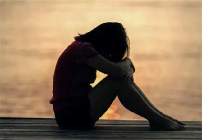 一点小事就想哭委屈情绪低落是什么病(因为一点小事就哭是什么病)