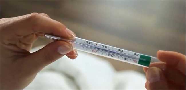 月经期体温37.5(来例假发烧37度°5正常吗)