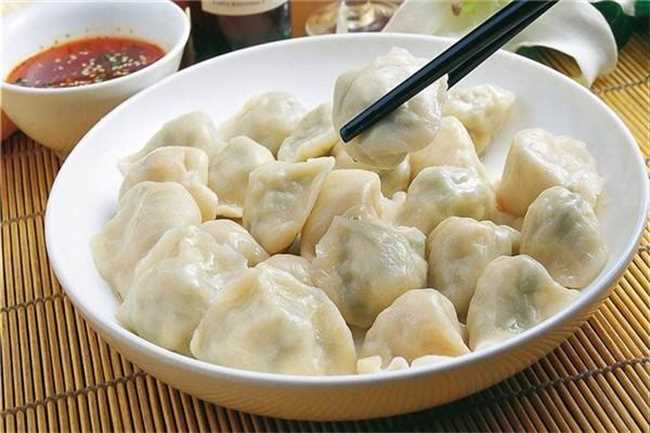 立冬还是冬至吃饺子不冻耳朵(吃饺子不冻耳朵是立冬还是冬至)