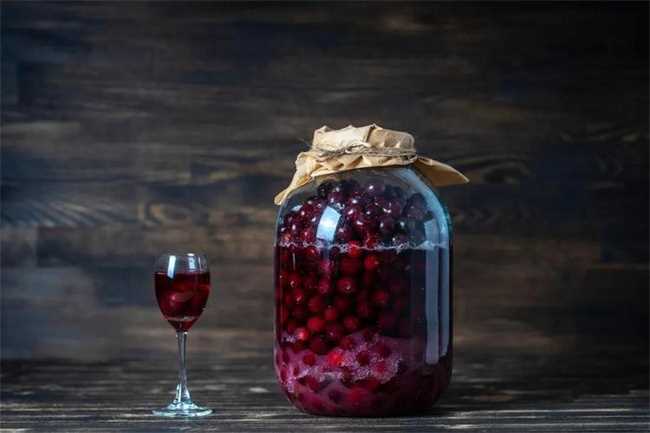 葡萄酒自己怎么酿制(葡萄酒怎么做整体步骤比较简单)
