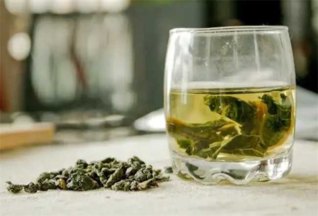 湿气重的人能喝桑叶茶吗(湿气重的人能不能喝桑叶茶)