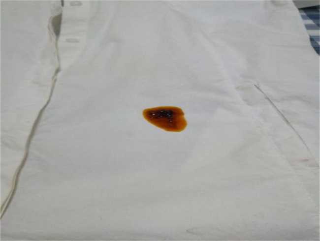 轻松洗掉衣服上辣椒油的妙招(如何洗掉衣服上的辣椒油)